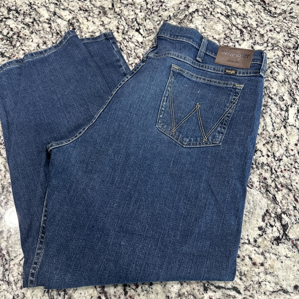 Wrangler Jeans Mens 42 x 30 Premium Relaxed Fit Medium Wash Blue Denim Pants NWT